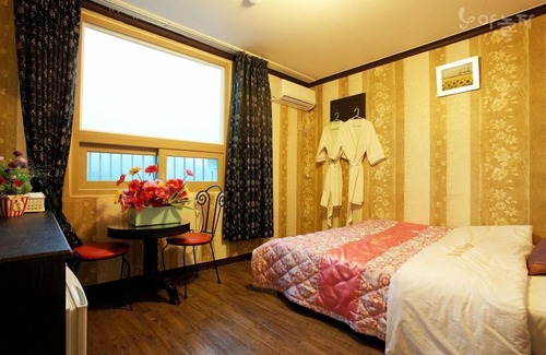 Ganghwa Hotel | Saipan Motel with Sea View