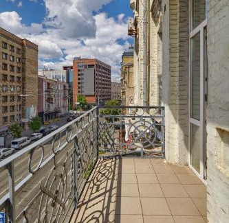 Kyiv Apartment | Saksaganskogo Centre