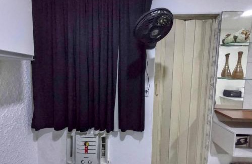 Ponta da Praia Apartment | Sala living em prédio Familiar na Av da Praia