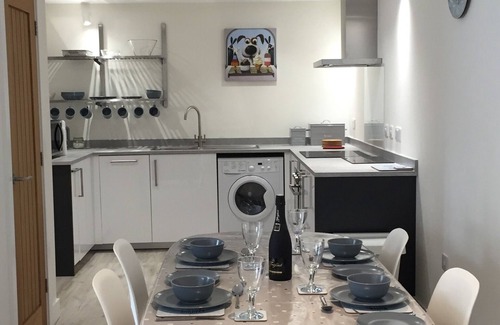 Salcombe House | Salcombe house, sleeps 4, with parking, 5 minute walk to town