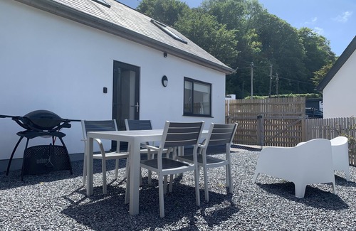 Salcombe House | Salcombe house, sleeps 4, with parking, 5 minute walk to town