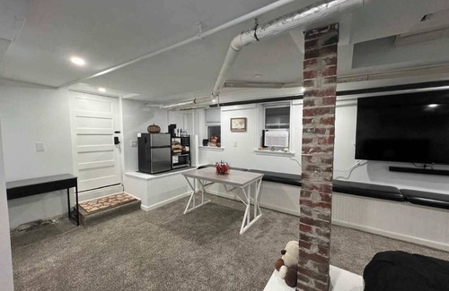 Salem Apartment | Salem Cozy Lower-Lever Suite