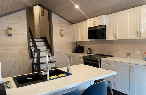 Irondale Cottage | Salerno Lake Hiden Gem
