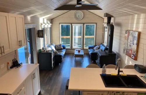 Irondale Cottage | Salerno Lake Hiden Gem