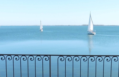 Marseillan Apartment | Salicorne - Luxury waterfront apartment with stunning views
