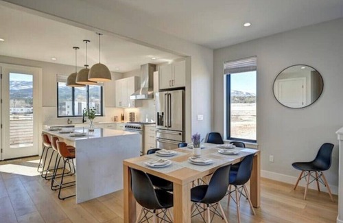 Salida House | Salida Chalet - Modern Retreat w/Mountain Views