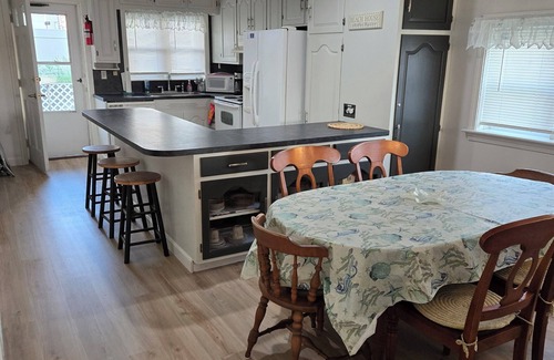 Salisbury Beach Apartment | Salisbury Beach, 1st Floor, Near Center, 2 min walk to sand, 2 parking spots
