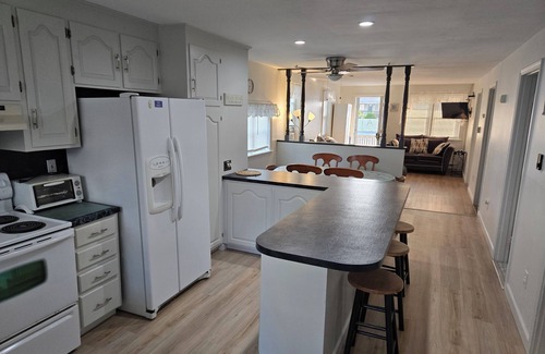 Salisbury Beach Apartment | Salisbury Beach, 1st Floor, Near Center, 2 min walk to sand, 2 parking spots