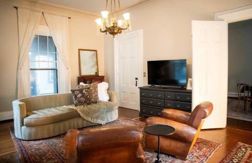 Federal Hill Apartment | Salisbury Peck House
