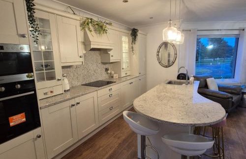 Coleraine Apartment | Sally's at Number 73 with Private Sauna