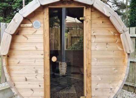Coleraine Apartment | Sally's at Number 73 with Private Sauna