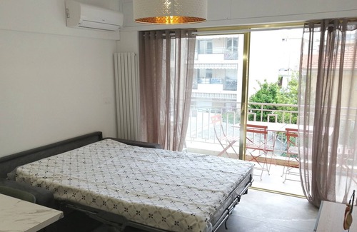 Juan-les-Pins Apartment | Salsa studio 30m2 separate sleeping area, quiet and seaside 4 stars NEW