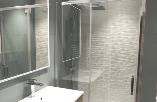 Juan-les-Pins Apartment | Salsa studio 30m2 separate sleeping area, quiet and seaside 4 stars NEW