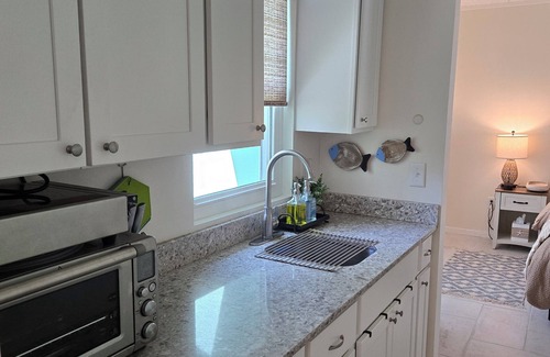 Panacea Cottage | SALT AIR AND SERENDIPITY Unit BnWALK TO THE BLUE CRAB FESTIVAL!