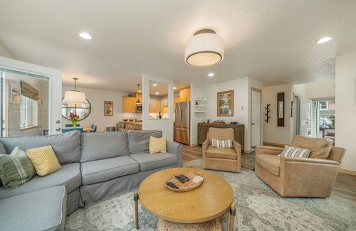 Manzanita House | Salt Aire, Manzanita Or. Hot tub, Air Hockey, Fire pit, 1 Dog Ok