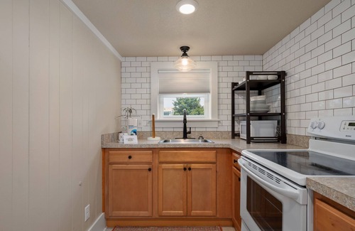Nags Head Apartment | Salt & Light: Charming Contemporary Studio, Dog-friendly and Close to the Beach!