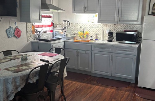 Dixie Belle House | Salt Pool, cozy House near Downtown and International Airport