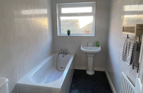 Brotton House | Saltburn Edge - Cosy three bed terrace 5 minutes from the beach