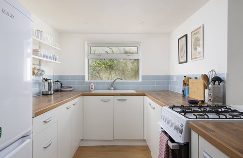 Babbacombe Cottage | SALTWATER COTTAGE, family friendly, with open fire in Babbacombe
