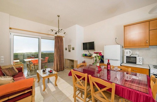 Stavros Apartment | Saltwater Pool Apartment in Chania