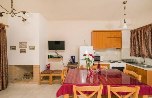 Stavros Apartment | Saltwater Pool Flat in Chania
