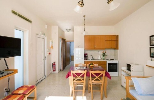 Stavros Apartment | Saltwater Pool Flat in Chania