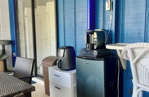 Englewood East Apartment | Saltwater pool, jacuzzi, close to stunning beaches, fishing, kayaking and golf!