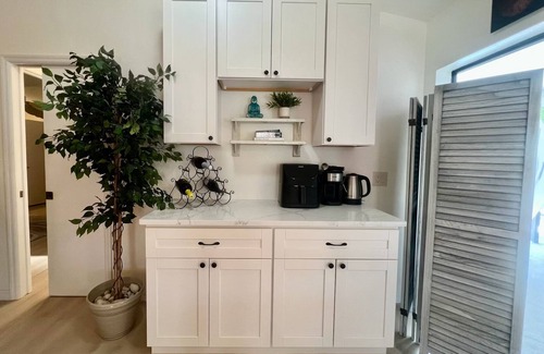 Englewood East House | Saltwater pool, jacuzzi, close to stunning beaches, fishing, kayaking and golf!