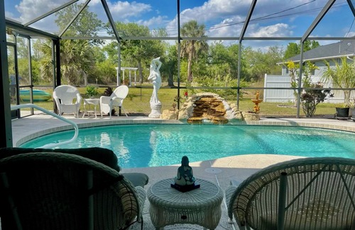 Englewood East House | Saltwater pool, jacuzzi, close to stunning beaches, fishing, kayaking and golf!