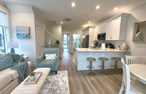 Wilmington Historic District Apartment | Saltwater @ The Cove Riverwalk Villas