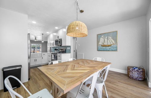 Indian Rocks Beach House | Salty Air Retreat - Fully Remodeled-Walk to the Beach!