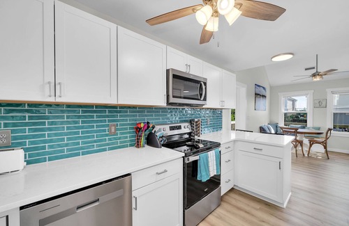 Topsail Beach House | Salty Little Beach House-3BR2BA, sleeps 10, Newly Remodeled!
