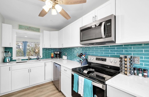 Topsail Beach House | Salty Little Beach House-3BR2BA, sleeps 10, Newly Remodeled!