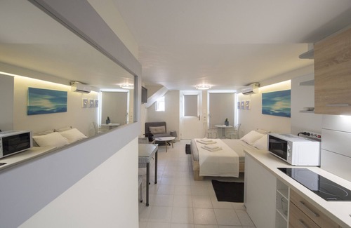 Naousa Apartment | "Salty" New & Cozy Studio in the Heart of Naousa