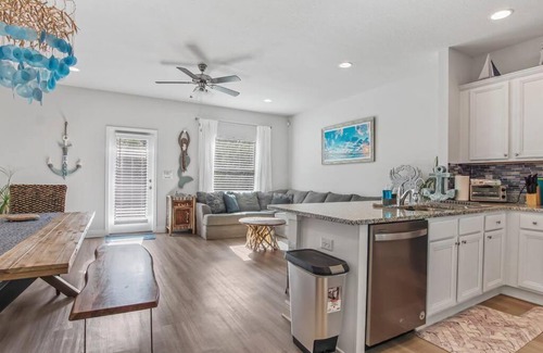Thomas Drive House | Salty Shell Cottage. Spacious 3 bed,2 1/2 bath with pool.