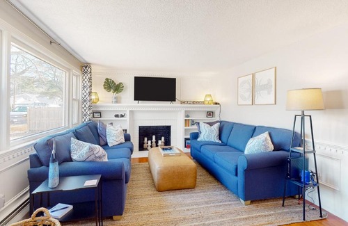 East Falmouth House | Salty Shores