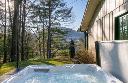Avery Creek House | Salwater Hot Tub and Majestic Mountain Views