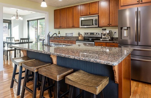 Avery Creek House | Salwater Hot Tub and Majestic Mountain Views