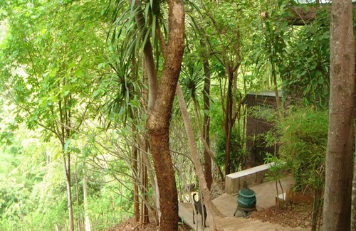Tha Sao House | Sam's Jungle Guesthouse