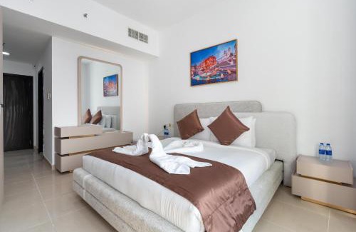 Jumeirah Lake Towers Apartment | Samaya Holiday Homes - Elegant 1BR Stunning Lake View - Next to Metro