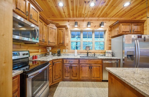 Broken Bow Cabin | Same Time Next Year: 2 BR + Loft, 3 Bath, Sleeps 8