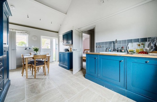 Binham Cottage | Samphire Barn - sleeps 4 guests in 2 bedrooms
