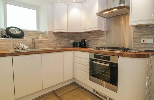 Brixham Cottage | SAMPHIRE COTTAGE, pet friendly, country holiday cottage in Brixham