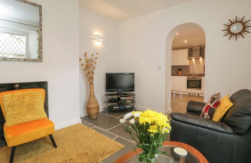 Brixham House | SAMPHIRE LODGE, pet friendly, country holiday cottage in Brixham