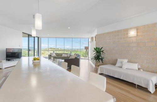 Middleton House | Samphire Middleton-Beach - BYO Linen - Wi-Fi-Luxury-Family
