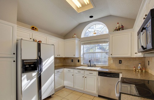 Northwest Crossing House | San Antonio Abode w/Spacious Backyard & Deck
