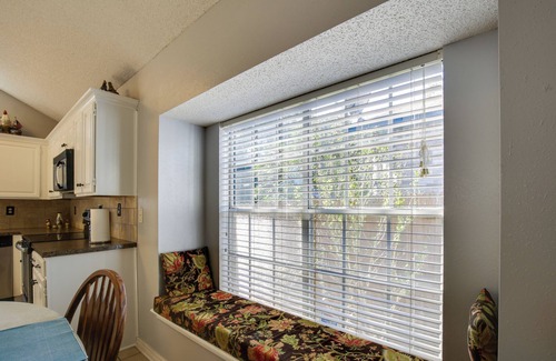 Northwest Crossing House | San Antonio Abode w/Spacious Backyard & Deck