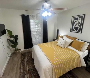 Uptown Apartment | San Antonio Cozy Tourist Full Apartment