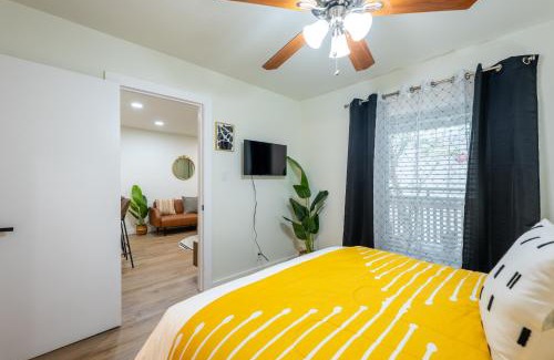 Uptown Apartment | San Antonio Cozy Tourist Full Apartment