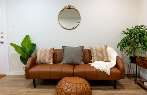 Uptown Apartment | San Antonio Cozy Tourist Full Apartment